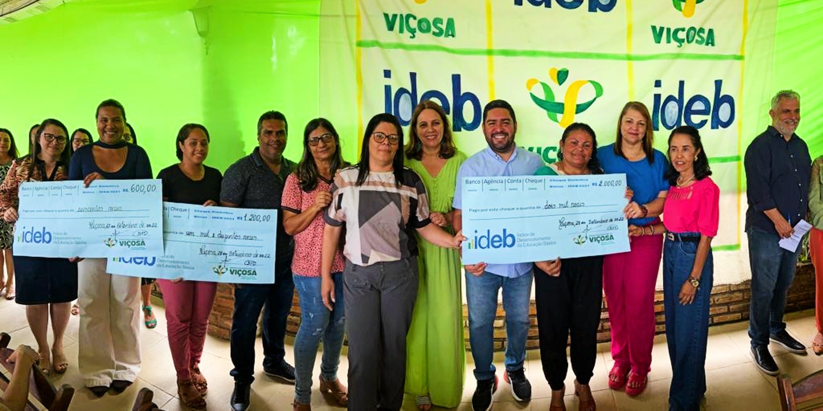Viçosa bonifica profissionais das escolas com bom desempenho no Ideb 2021